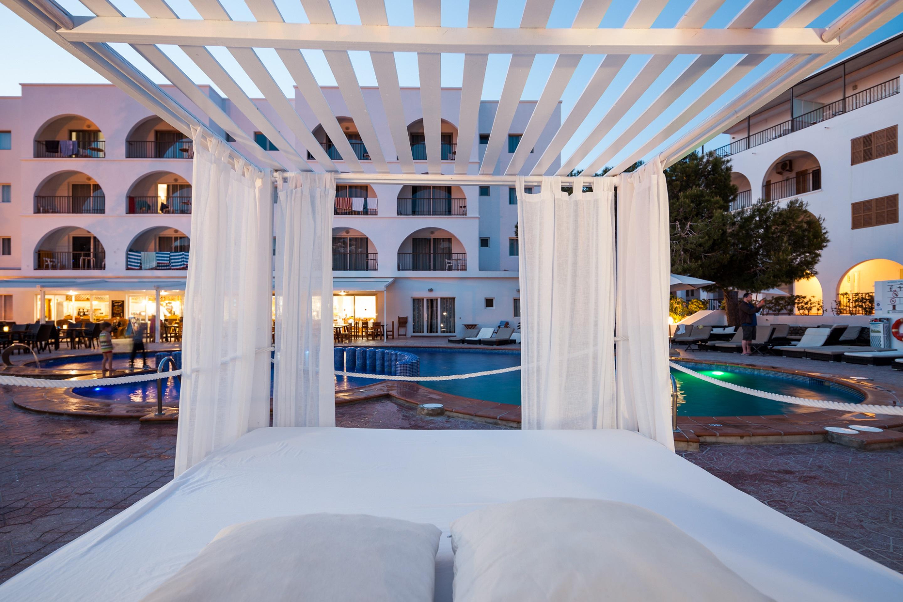 Aparthotel Puerto Cala Vadella Cala Vadella  Eksteriør bilde