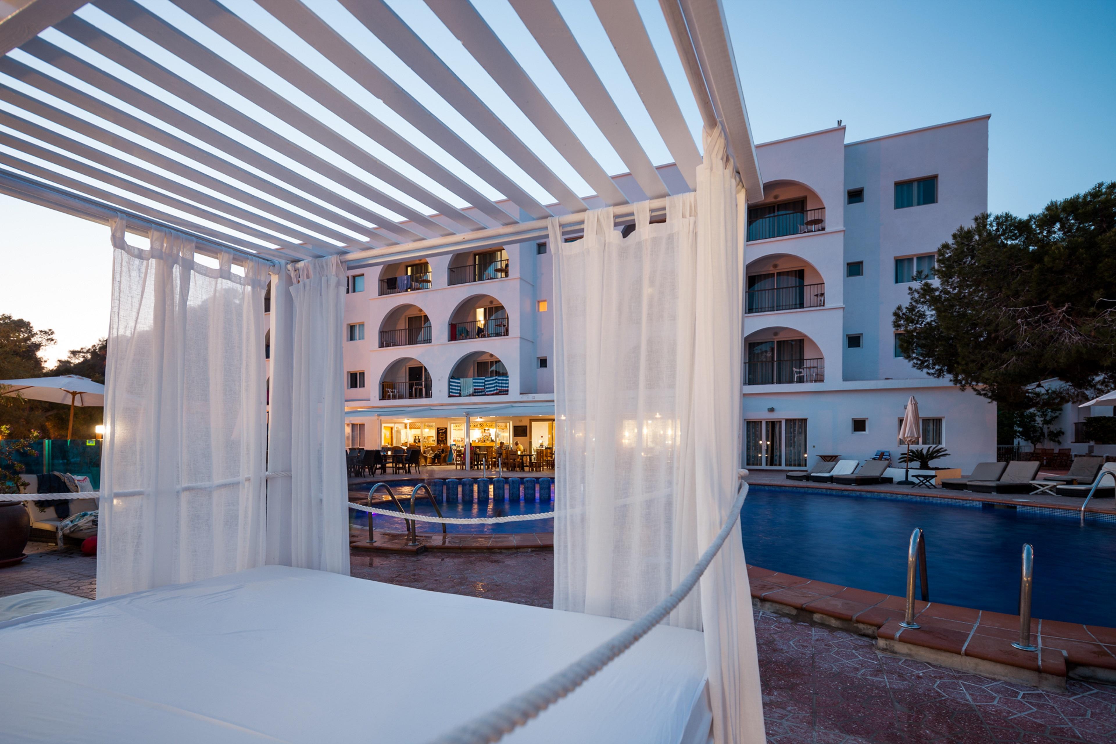 Aparthotel Puerto Cala Vadella Cala Vadella  Eksteriør bilde