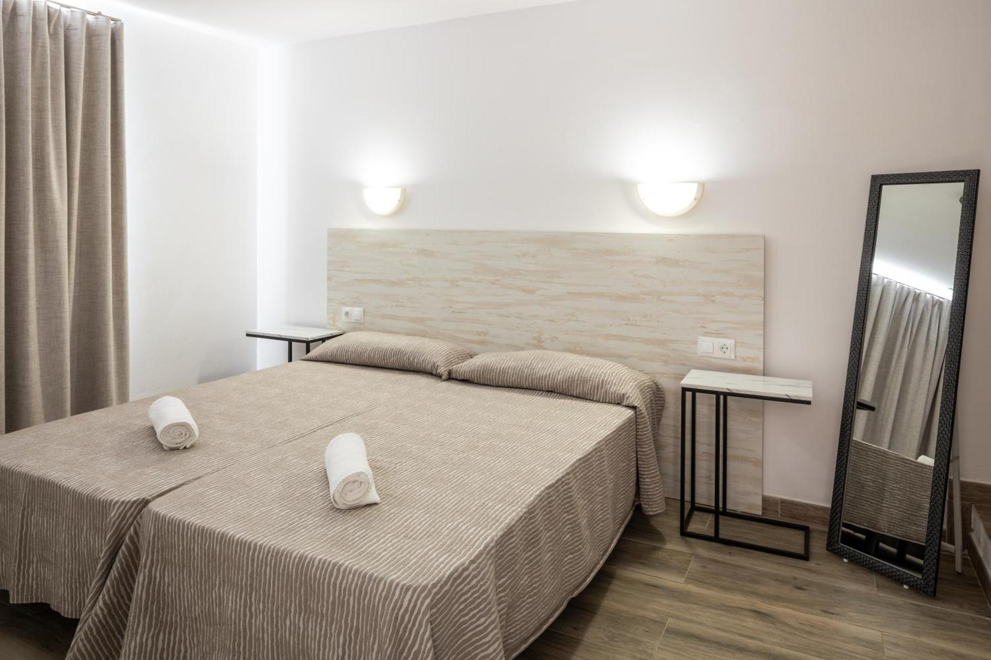 Aparthotel Puerto Cala Vadella Cala Vadella  Eksteriør bilde